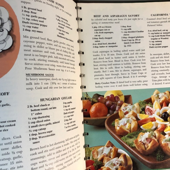 BETTY CROCKER'S Dinner in a Dish Cookbook 1965 First Edition First Printing VTG - Picture 2 of 7